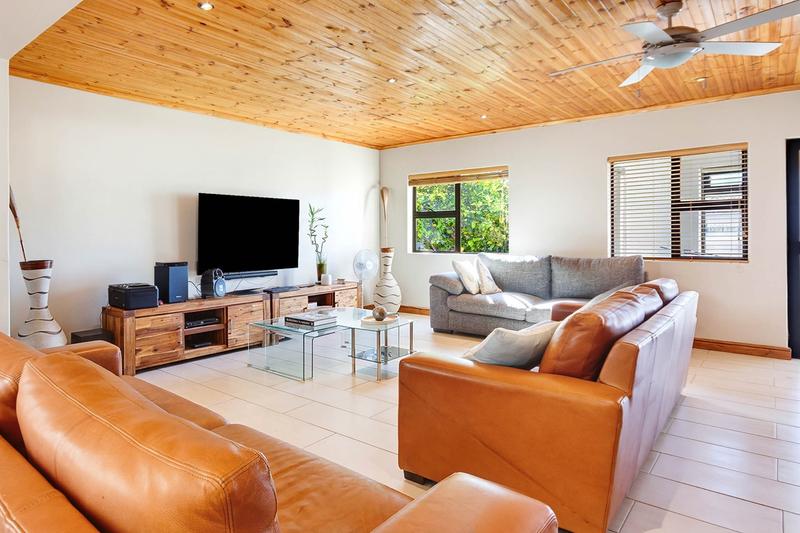 To Let 4 Bedroom Property for Rent in Gordons Bay Central Western Cape